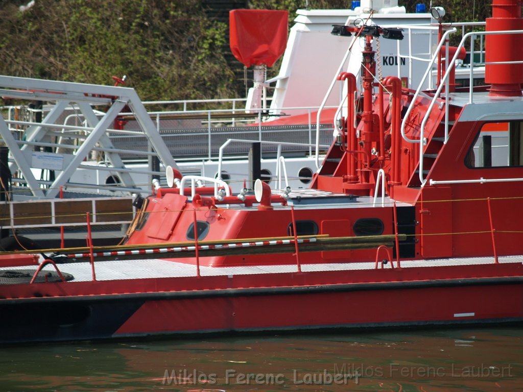 Feuerloeschboot 10-2      P178.JPG